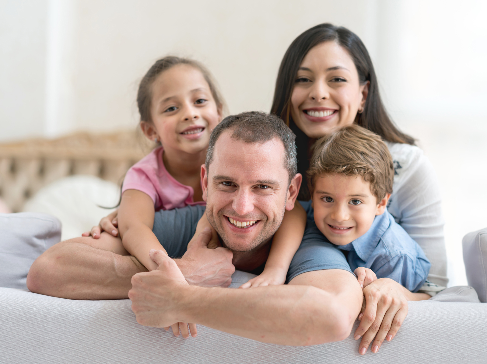 Família protegida com seguro de vida da Oficial Corretora